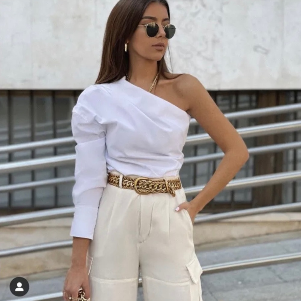 Zara White Poplin Top Blouse
Asymmetric pleat.